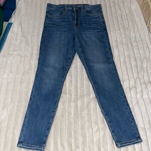 American Eagle Super High Rise Jegging | Size 6 Short